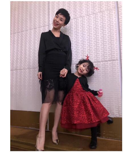 央视主持人参加武隆“仙女妈妈”：女儿既是软肋也是盔甲